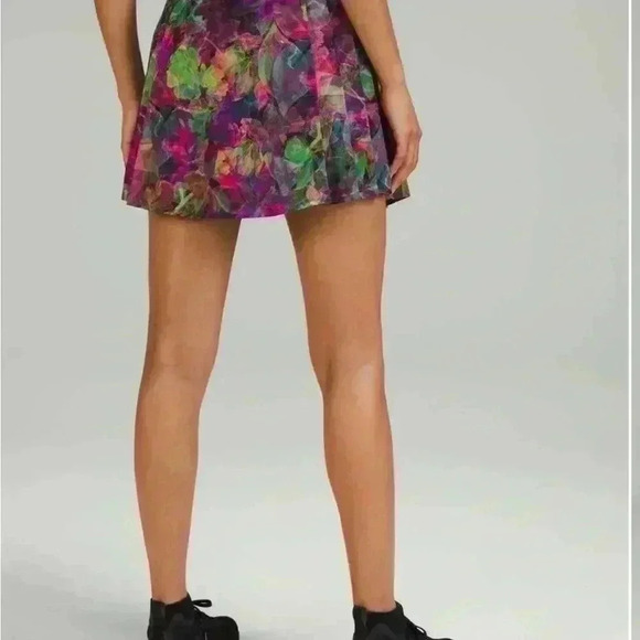 Lululemon Side-Pleat High-Rise Skirt 
Vivid Floral Tone Multi / Graphite Grey - Picture 2 of 10